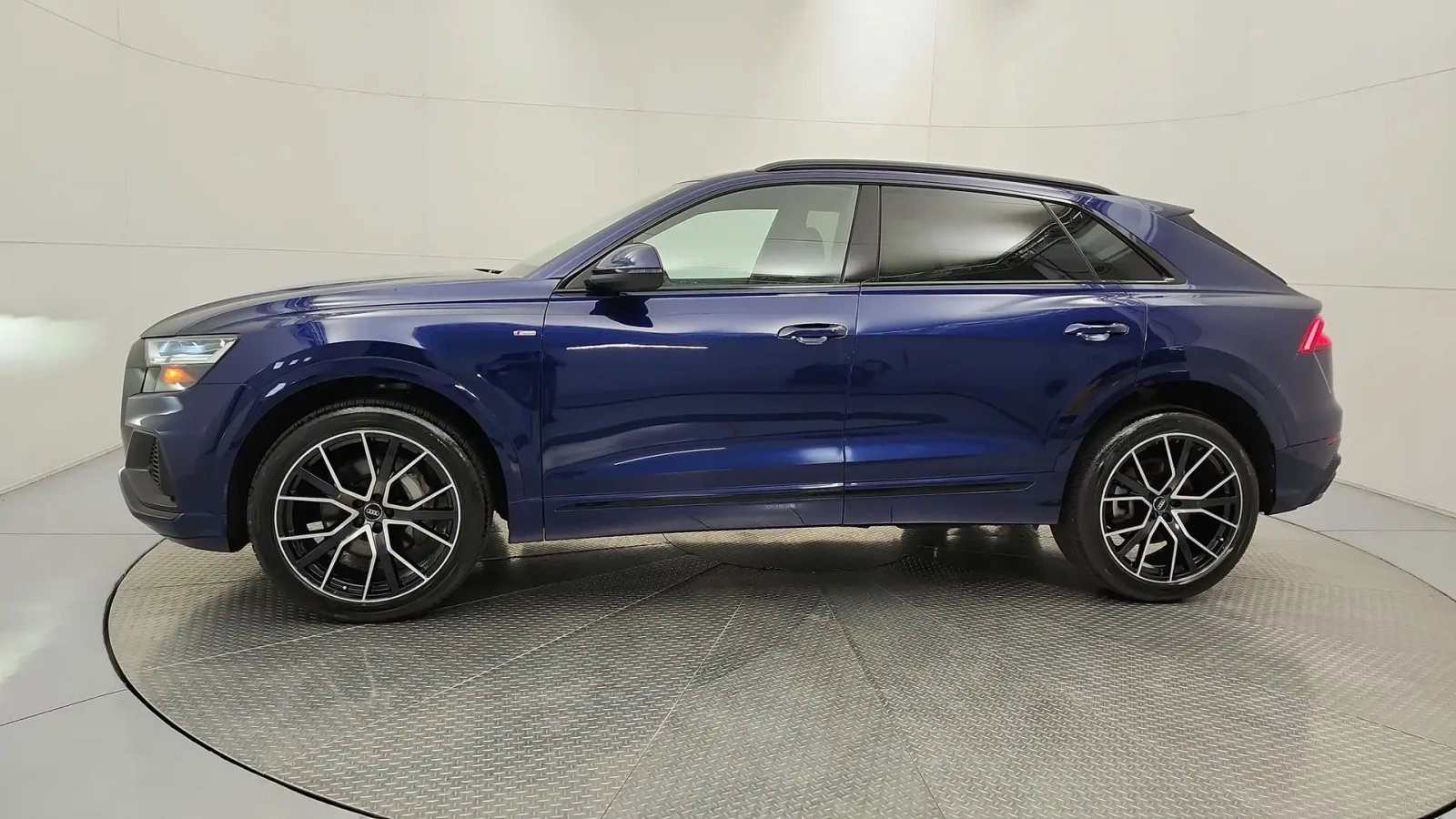 Audi Q8 PROGRESSIV, снимка 2 - Автомобили и джипове - 55799718