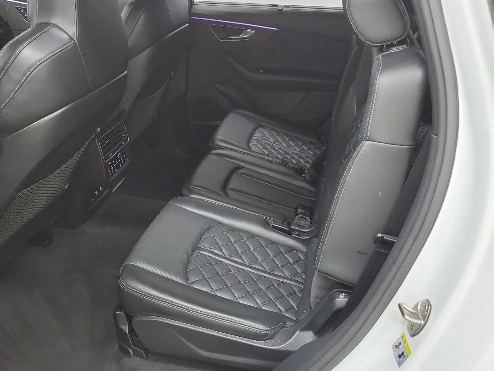Audi SQ7 PREMIUM+ * ПАНО* ОБДУХ* ДИСТРОНИК, снимка 12 - Автомобили и джипове - 55929378