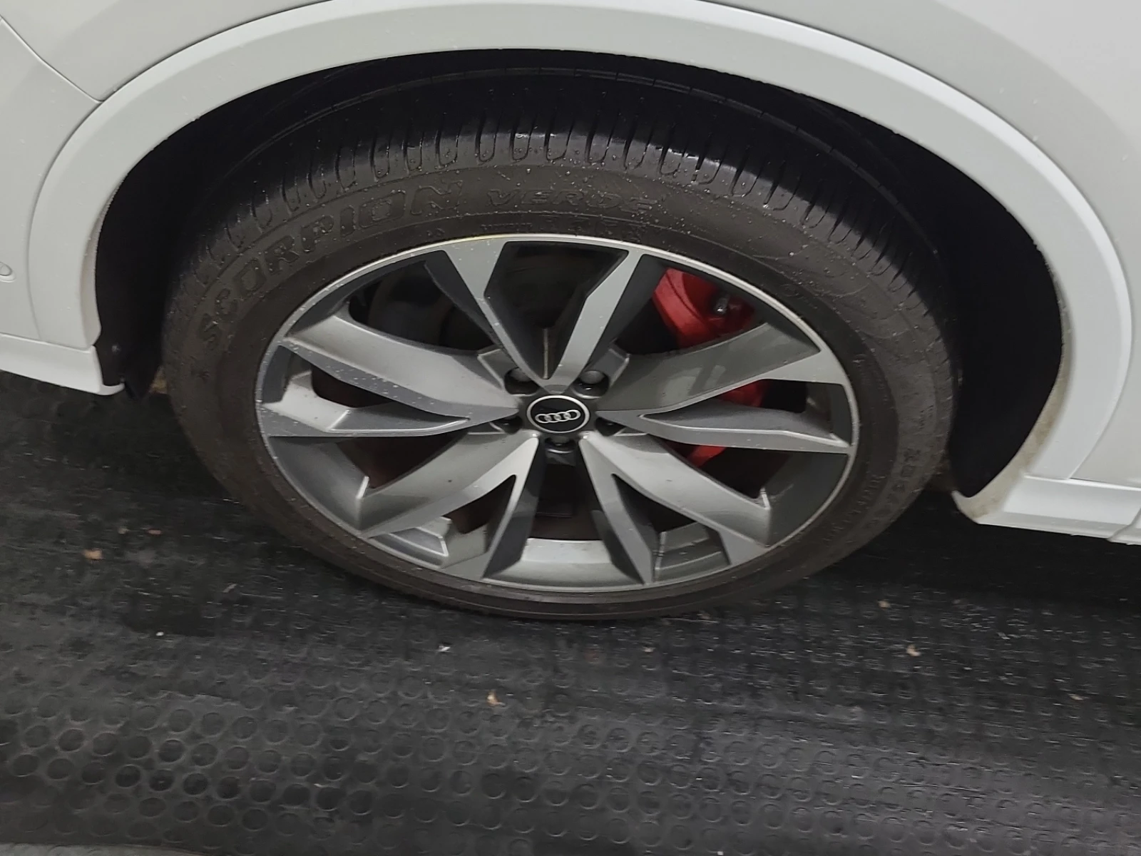 Audi SQ7 PREMIUM+ * ПАНО* ОБДУХ* ДИСТРОНИК, снимка 5 - Автомобили и джипове - 55929378