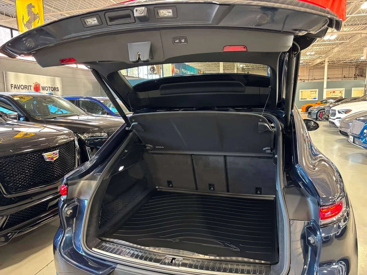 Porsche Cayenne COUPE| AWD| NAV| BOSE| PASSENGER DISPLAY| AMBIENT, снимка 8 - Автомобили и джипове - 56238370
