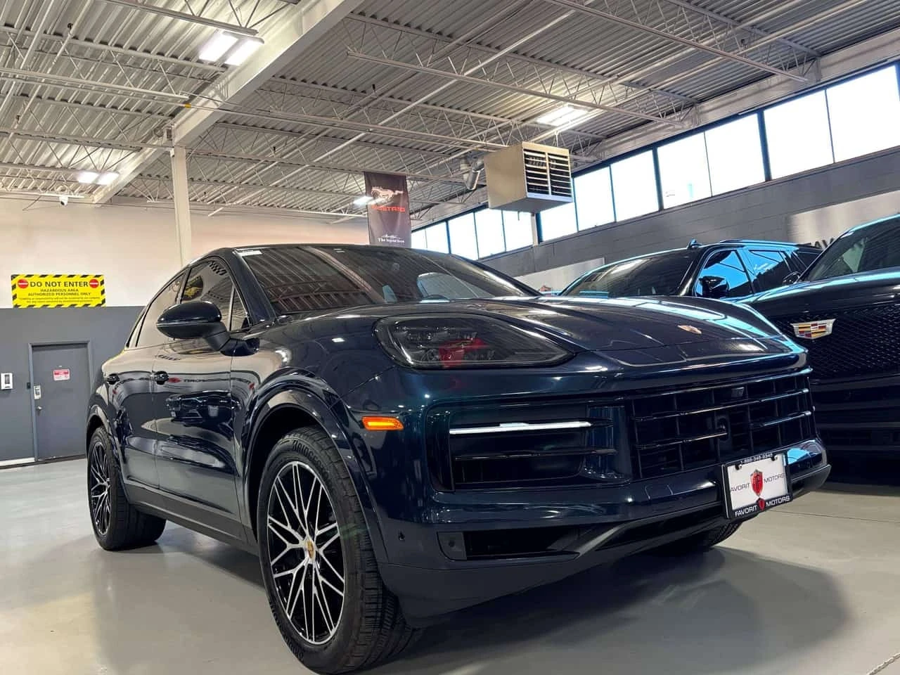 Porsche Cayenne COUPE| AWD| NAV| BOSE| PASSENGER DISPLAY| AMBIENT, снимка 2 - Автомобили и джипове - 56238370