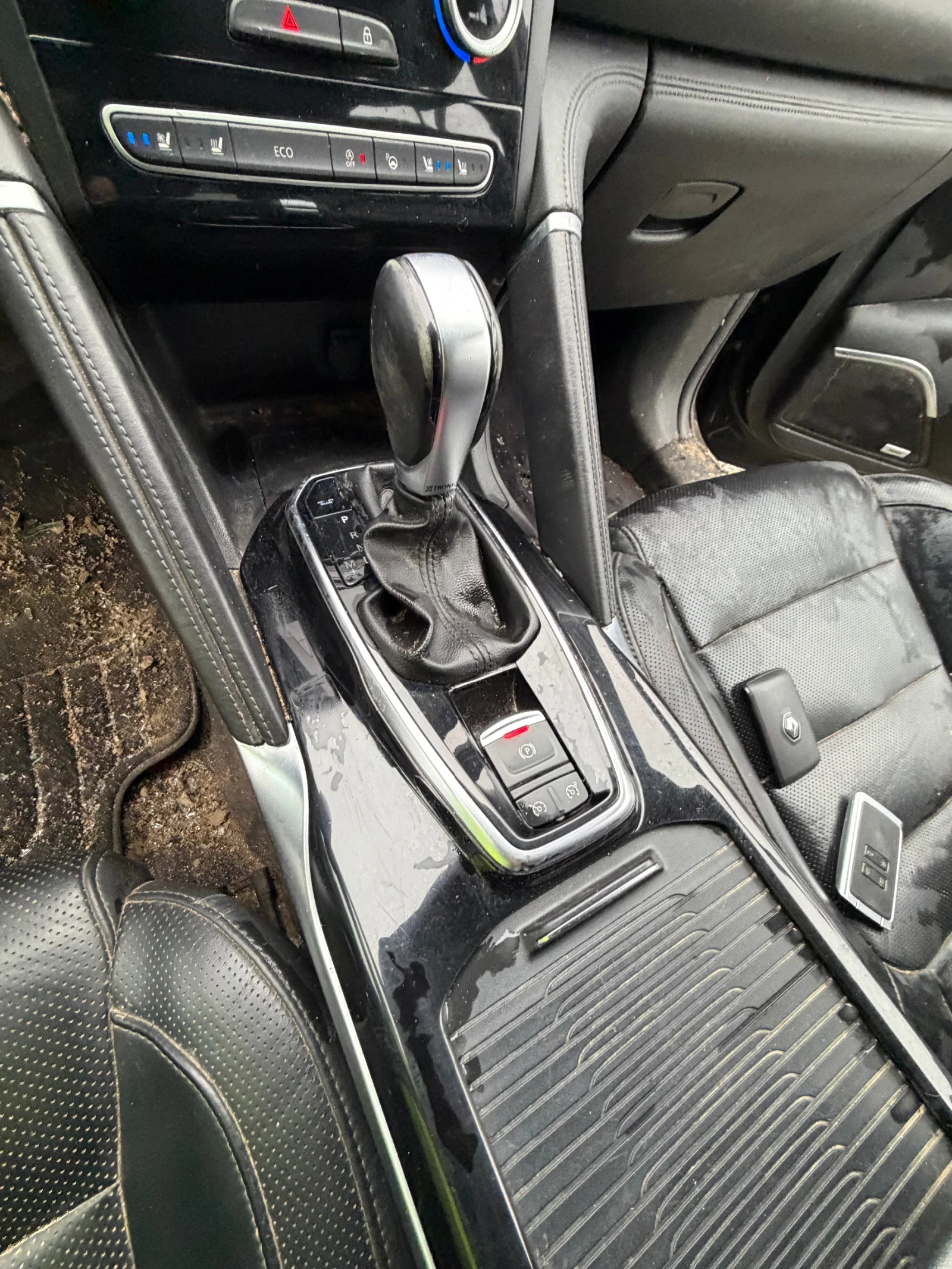 Renault Koleos Initiale Paris 2.0 177 4x4, снимка 7 - Автомобили и джипове - 56741135
