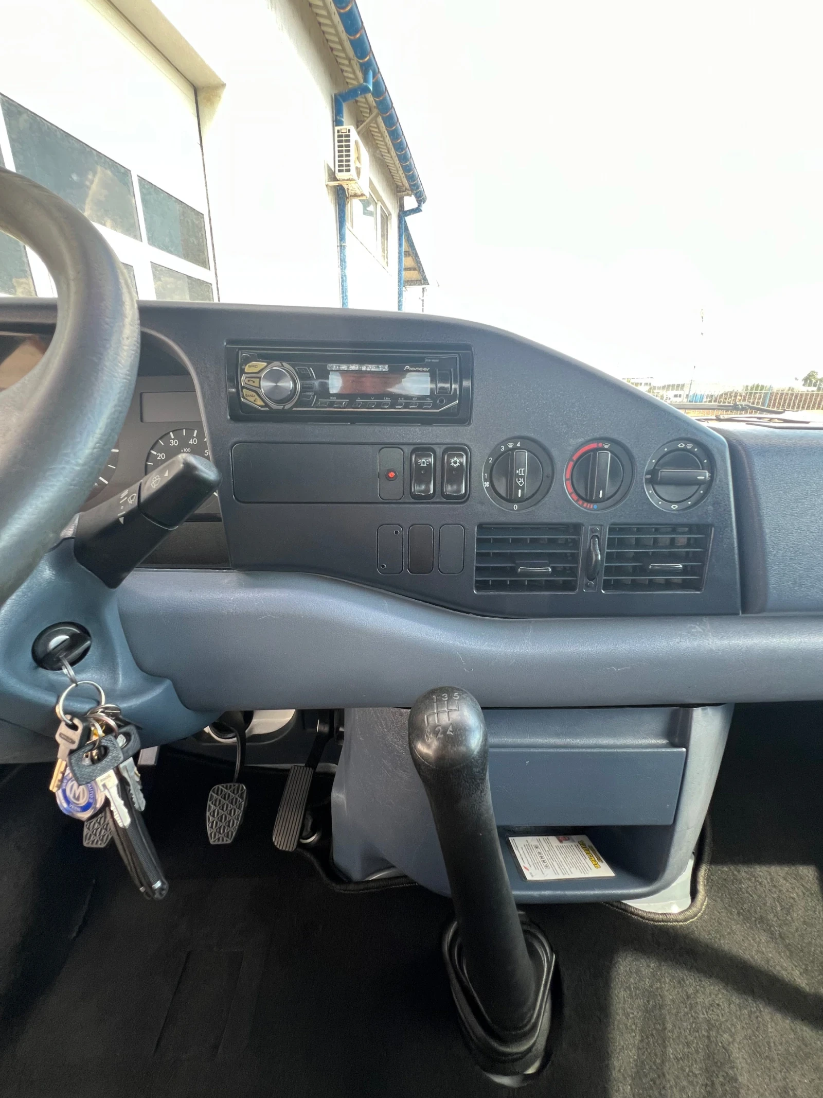 Mercedes-Benz Sprinter 412 До 3.5т - Б категория / Климатик / 5.50м , снимка 17 - Бусове и автобуси - 55940728