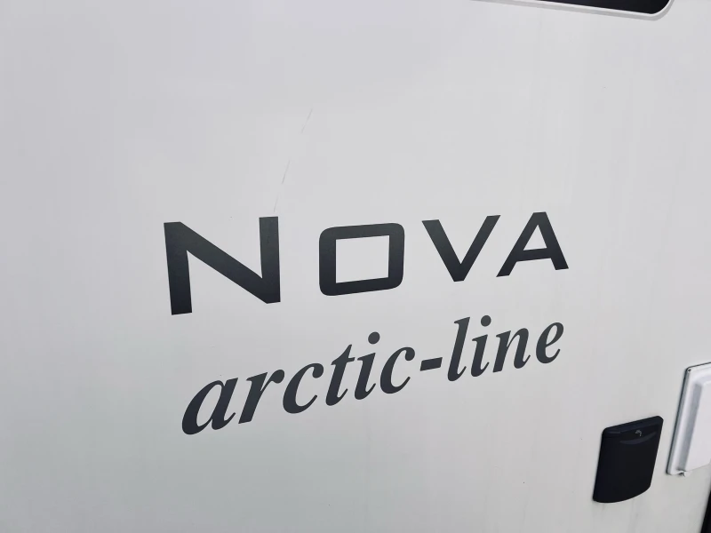 Каравана HYMER / ERIBA NOVA Arctic Line, Luxury A-Class, снимка 3 - Каравани и кемпери - 48064800