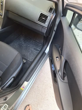 Обява за продажба на Toyota Avensis 2.0 D4D ~17 500 лв. - изображение 11
