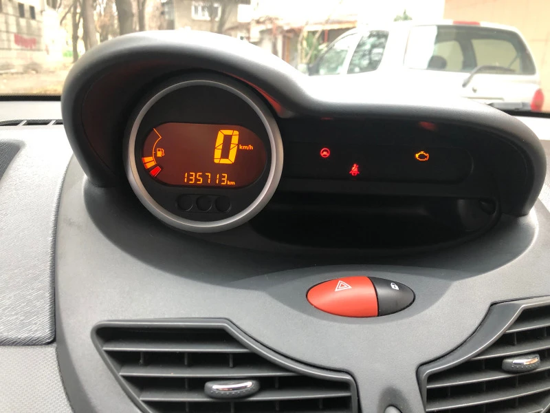 Renault Twingo 1.2 LEV 16V (75 кс), снимка 13 - Автомобили и джипове - 46670996