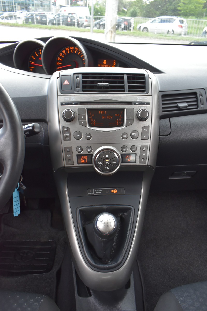 Toyota Corolla verso 2.0D4d* 6+ 1места* 6скорости, снимка 13 - Автомобили и джипове - 45750051