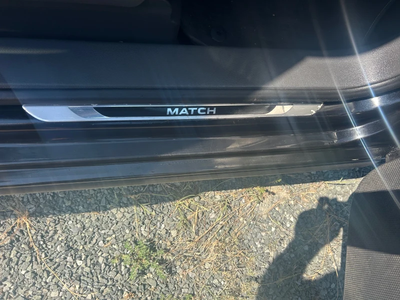 VW Touran 2.0TDI 140к.с. 7местен, снимка 17 - Автомобили и джипове - 51925316