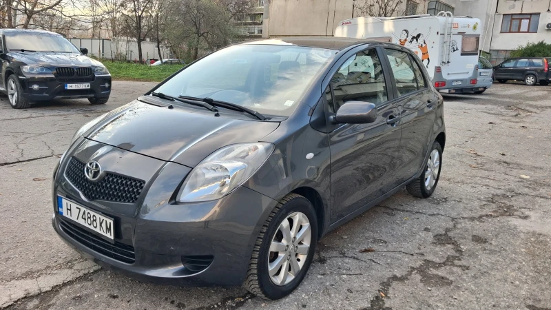 Toyota Yaris 1.3 VVT - I, снимка 3 - Автомобили и джипове - 52485316