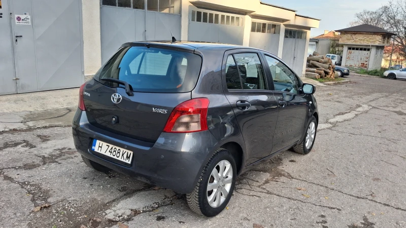 Toyota Yaris 1.3 VVT - I, снимка 4 - Автомобили и джипове - 52485316