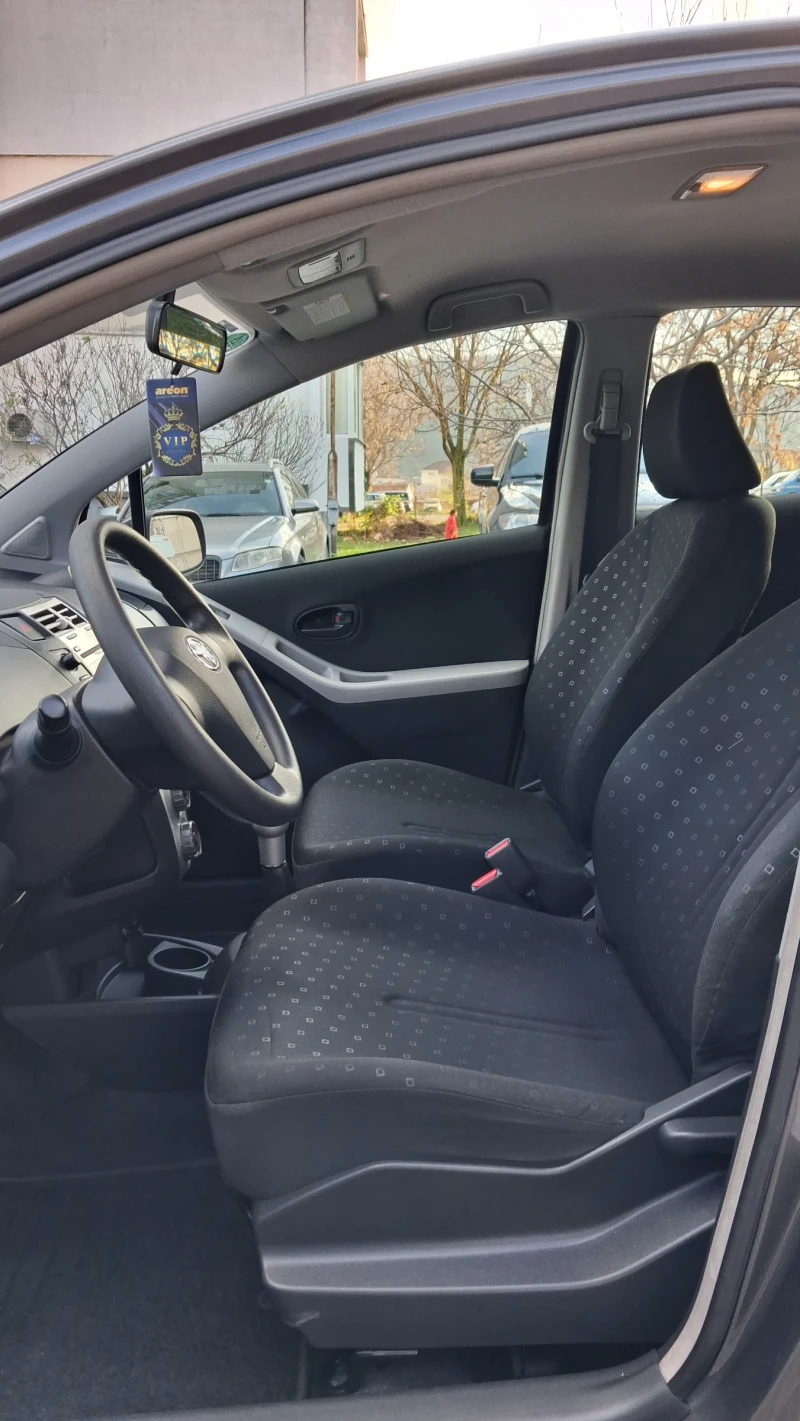 Toyota Yaris 1.3 VVT - I, снимка 7 - Автомобили и джипове - 52485316