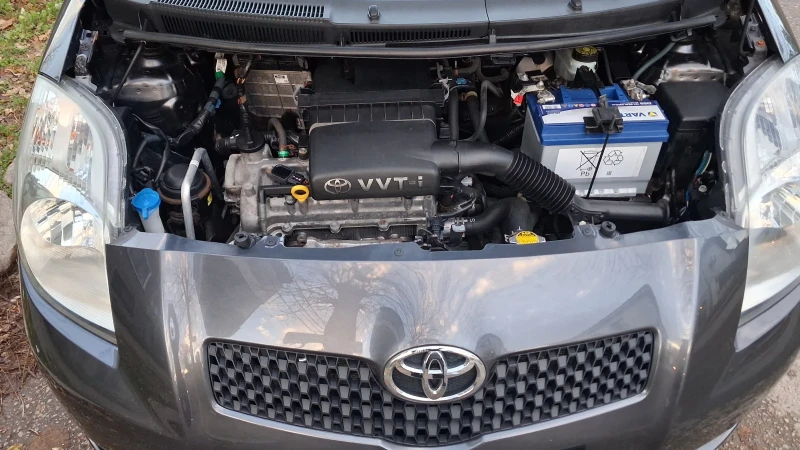 Toyota Yaris 1.3 VVT - I, снимка 13 - Автомобили и джипове - 52485316