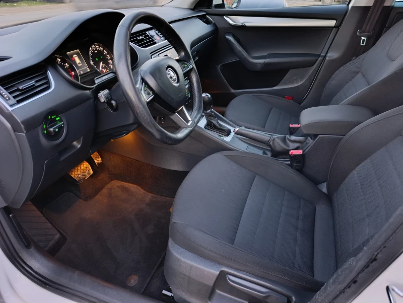 Skoda Octavia 1.8 TSI 4x4 DSG, снимка 11 - Автомобили и джипове - 52650145