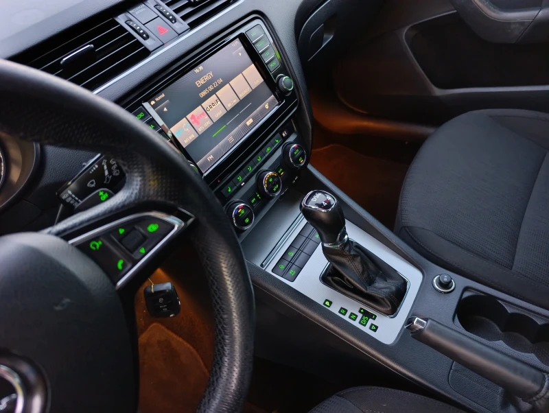 Skoda Octavia 1.8 TSI 4x4 DSG, снимка 12 - Автомобили и джипове - 52650145