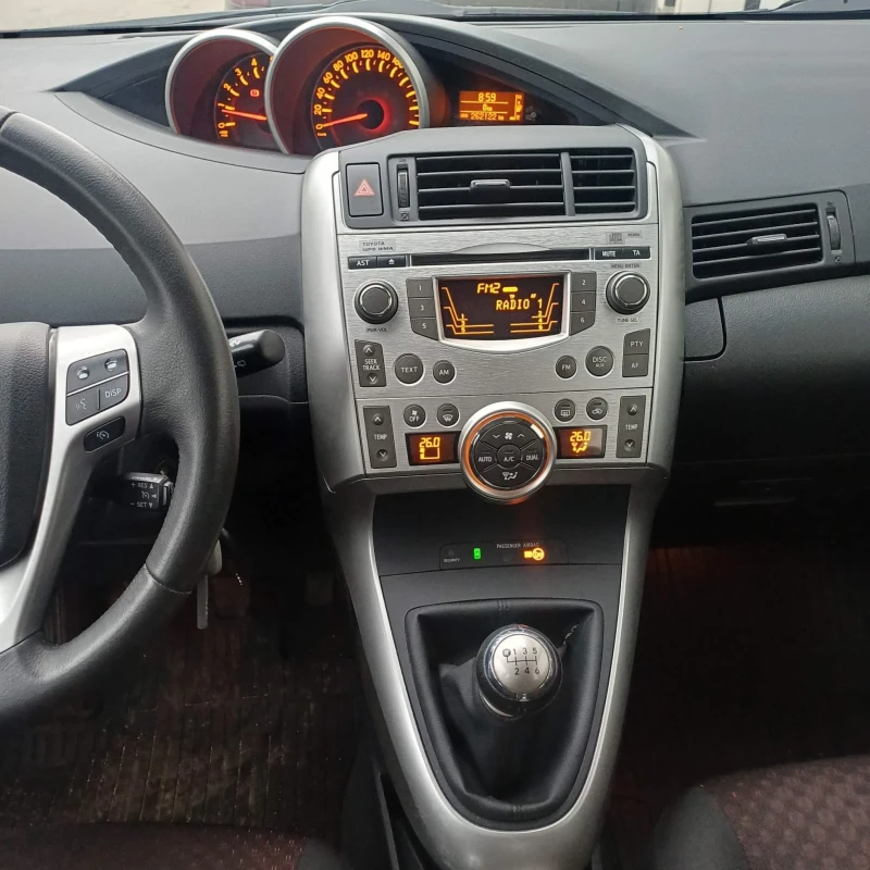 Toyota Verso, снимка 8 - Автомобили и джипове - 52689776