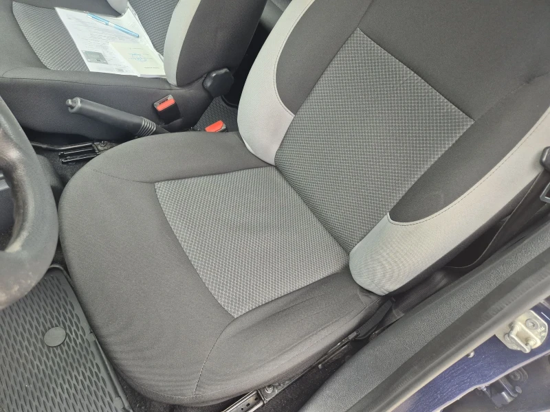 Dacia Sandero 1.2i* серв.* история* , снимка 10 - Автомобили и джипове - 53380502