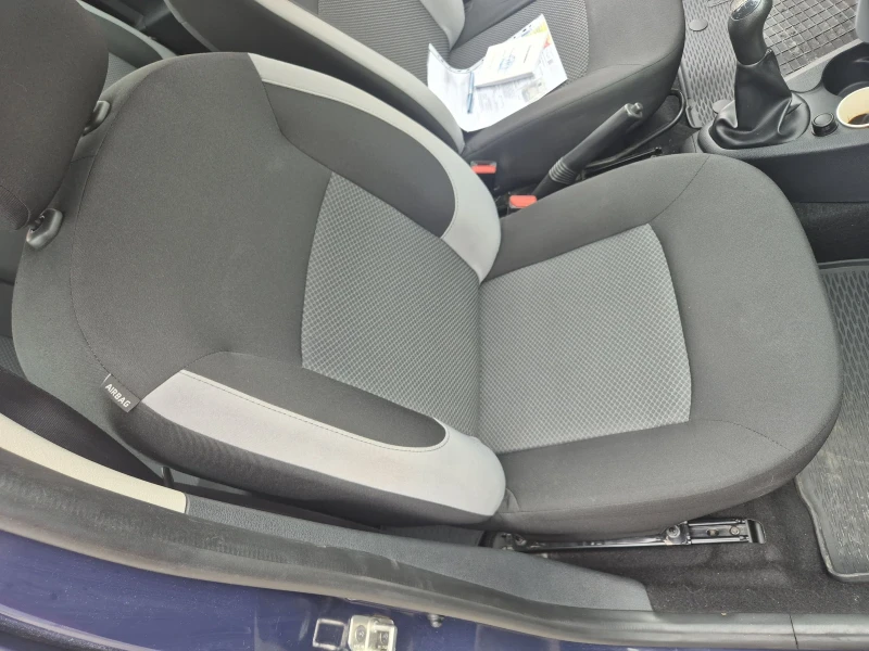 Dacia Sandero 1.2i* серв.* история* , снимка 11 - Автомобили и джипове - 53380502