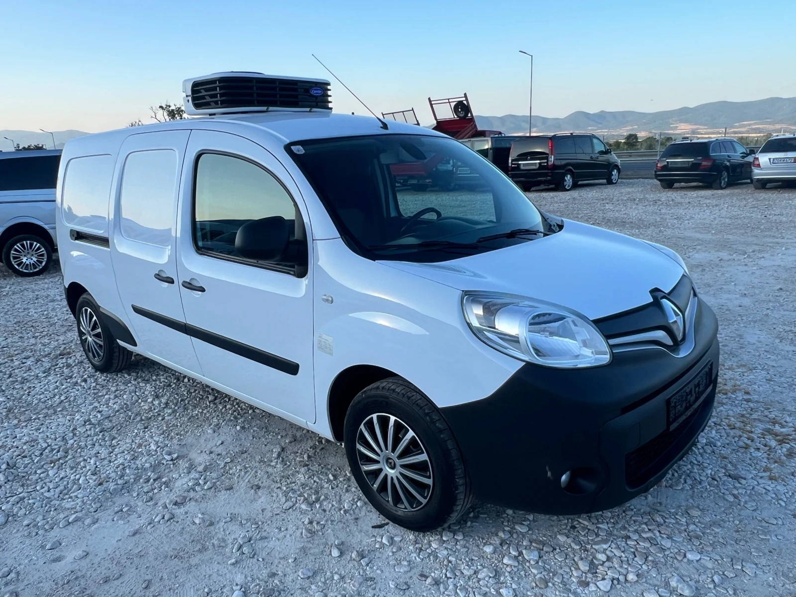 Renault Kangoo ХЛАДИЛЕН - КЛИМАТИК 1.5 DCI MAXI 110 КОНЯ ЕВРО 6B - изображение 2