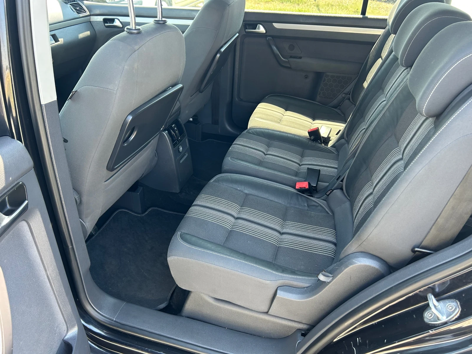 VW Touran 2.0TDI 140к.с. 7местен - изображение 10