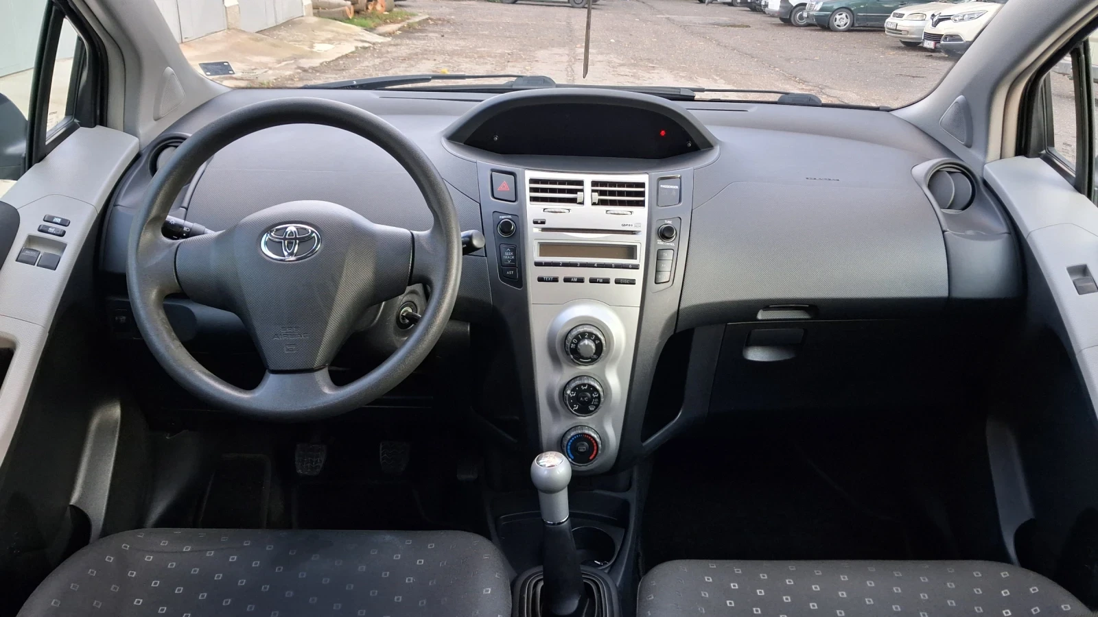 Toyota Yaris 1.3 VVT  - изображение 6