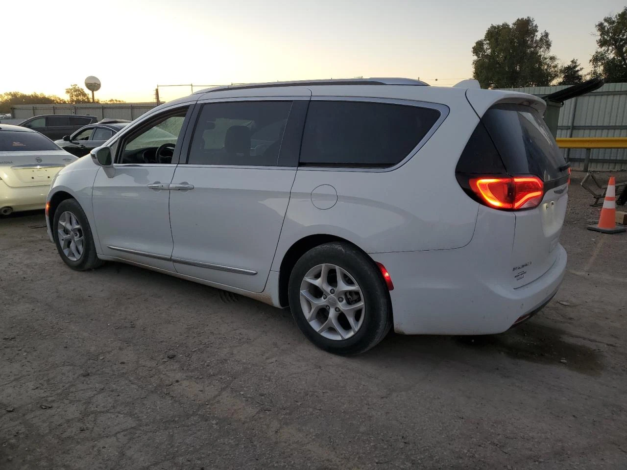 Chrysler Pacifica * LIMITED* БЕЗ УДАР*  - изображение 4
