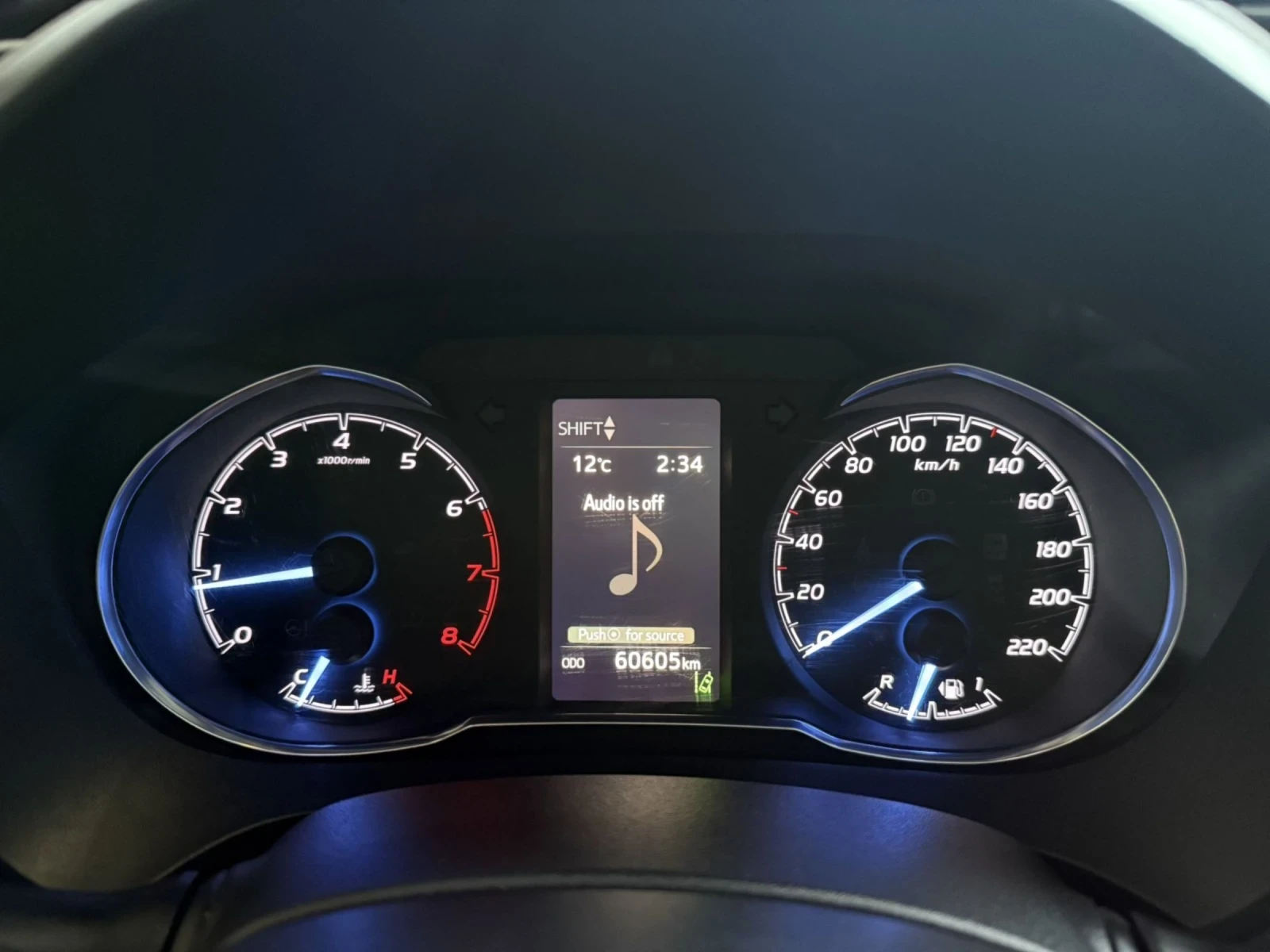 Toyota Yaris 1.0  VVT-i 1000 кубика 60000 км ЧИСТО НОВА - изображение 10