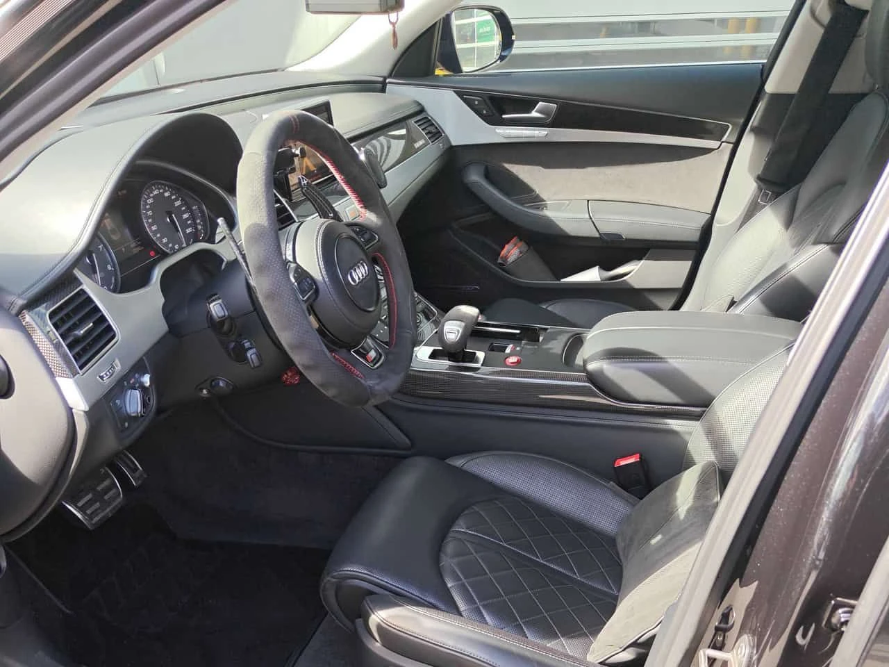 Audi S8 ДИСТРОНИК/МАСАЖИ/2 КЛЮЧА/ОБДУХВАНЕ/ПАНОРАМА, снимка 14 - Автомобили и джипове - 53930154