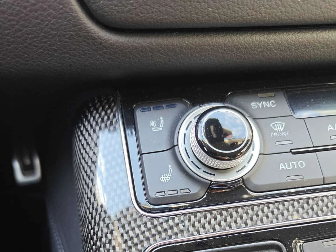 Audi S8 ДИСТРОНИК/МАСАЖИ/2 КЛЮЧА/ОБДУХВАНЕ/ПАНОРАМА, снимка 10 - Автомобили и джипове - 53930154