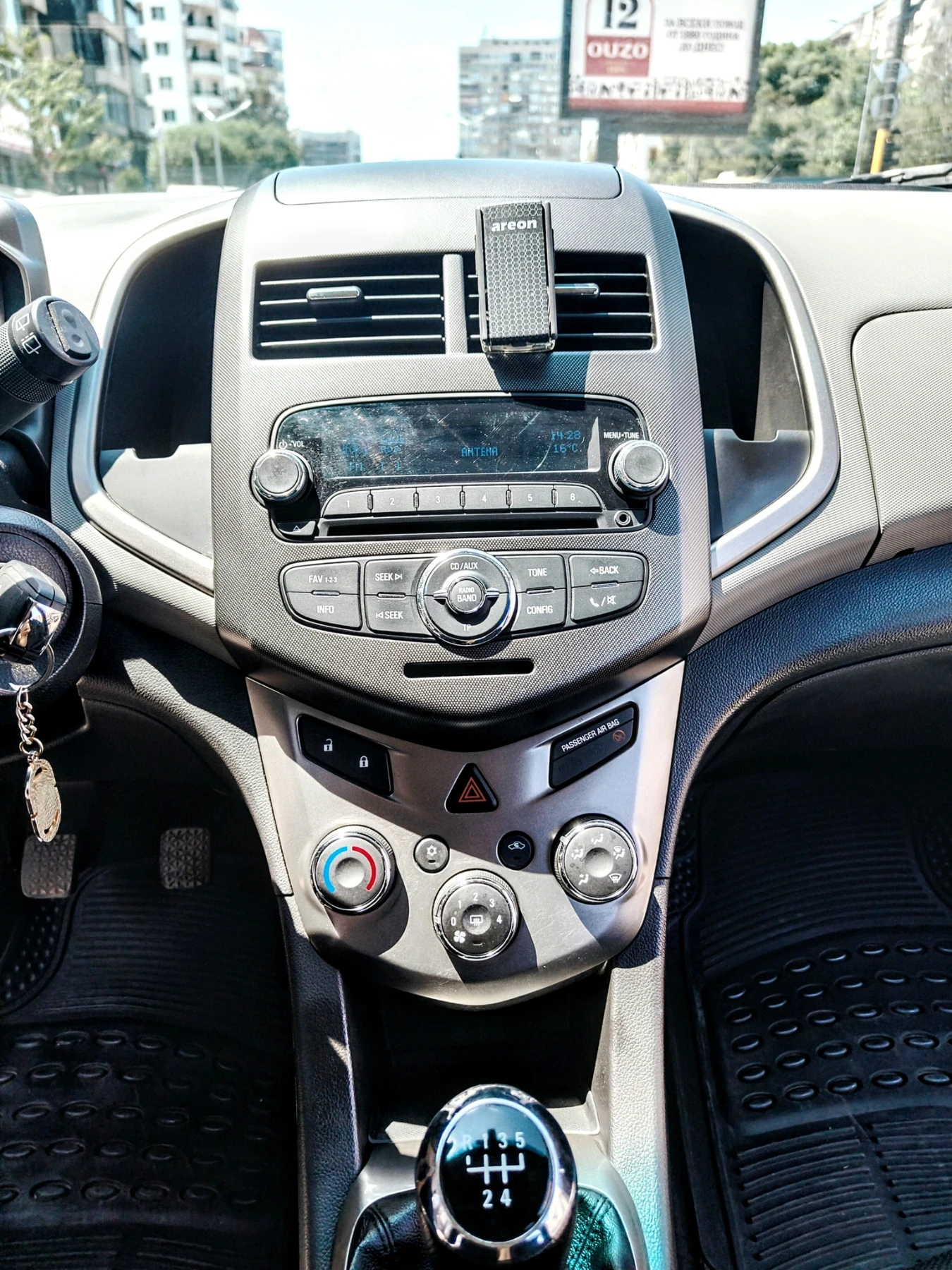 Chevrolet Aveo 1.6, снимка 16 - Автомобили и джипове - 53965146