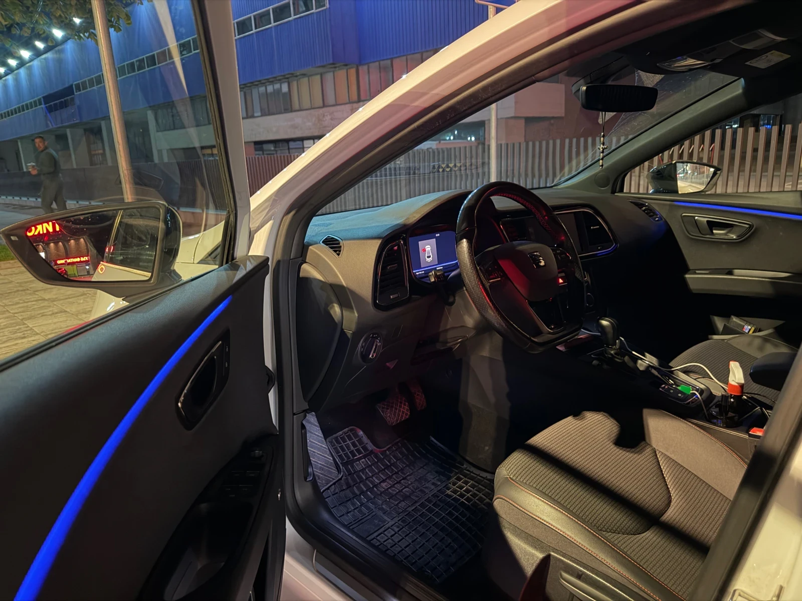 Seat Leon Tdi FR DIGITAL, DISTR., снимка 14 - Автомобили и джипове - 54316896