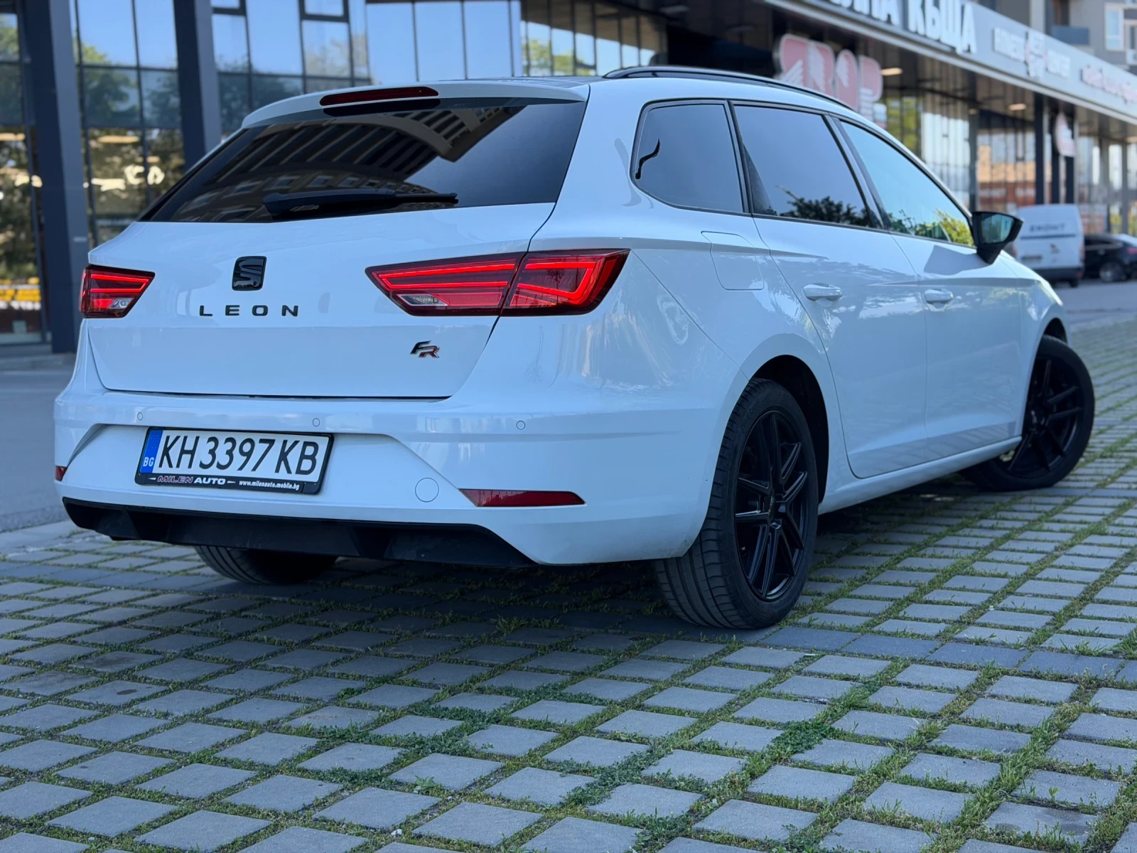 Seat Leon Tdi FR DIGITAL, DISTR., снимка 4 - Автомобили и джипове - 54316896