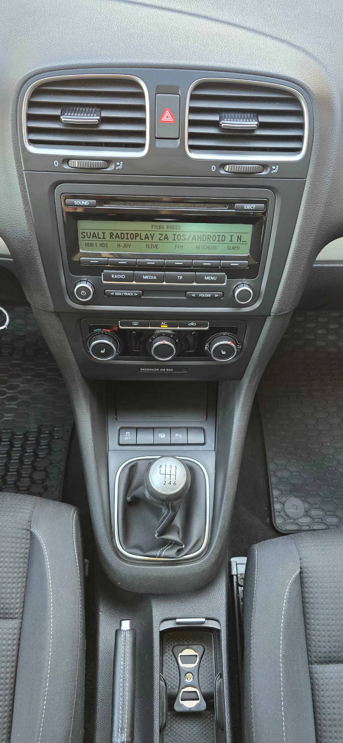 VW Golf 2.0 140hp със самопаркиране, снимка 14 - Автомобили и джипове - 54341693