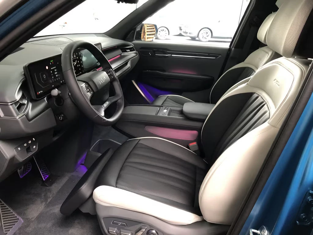 Kia EV9 GT-LINE/385HP/AWD/MASSAGE/360/PANO/MEMO/382q, снимка 5 - Автомобили и джипове - 54819768