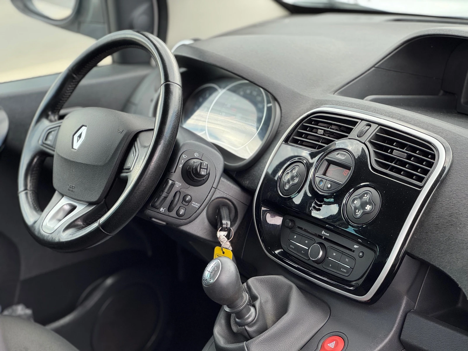 Renault Kangoo 1.5DCI* 2018г* Климатик* Германия* , снимка 11 - Автомобили и джипове - 54899033