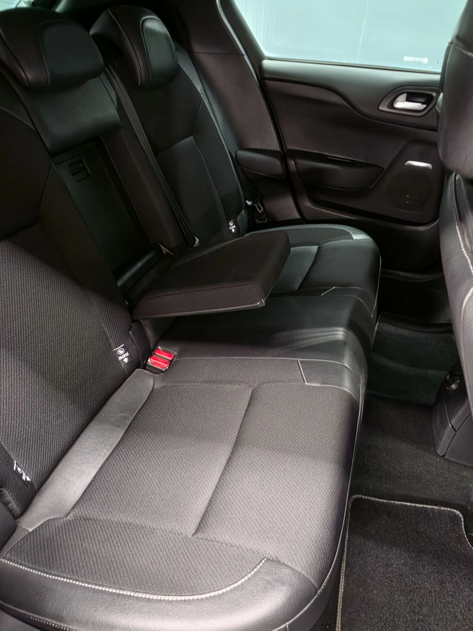 Citroen DS4 1.6HDI* АВТОМАТ* DS1995/60* TOP* PARKASSIST* ПОДГР, снимка 15 - Автомобили и джипове - 55235219
