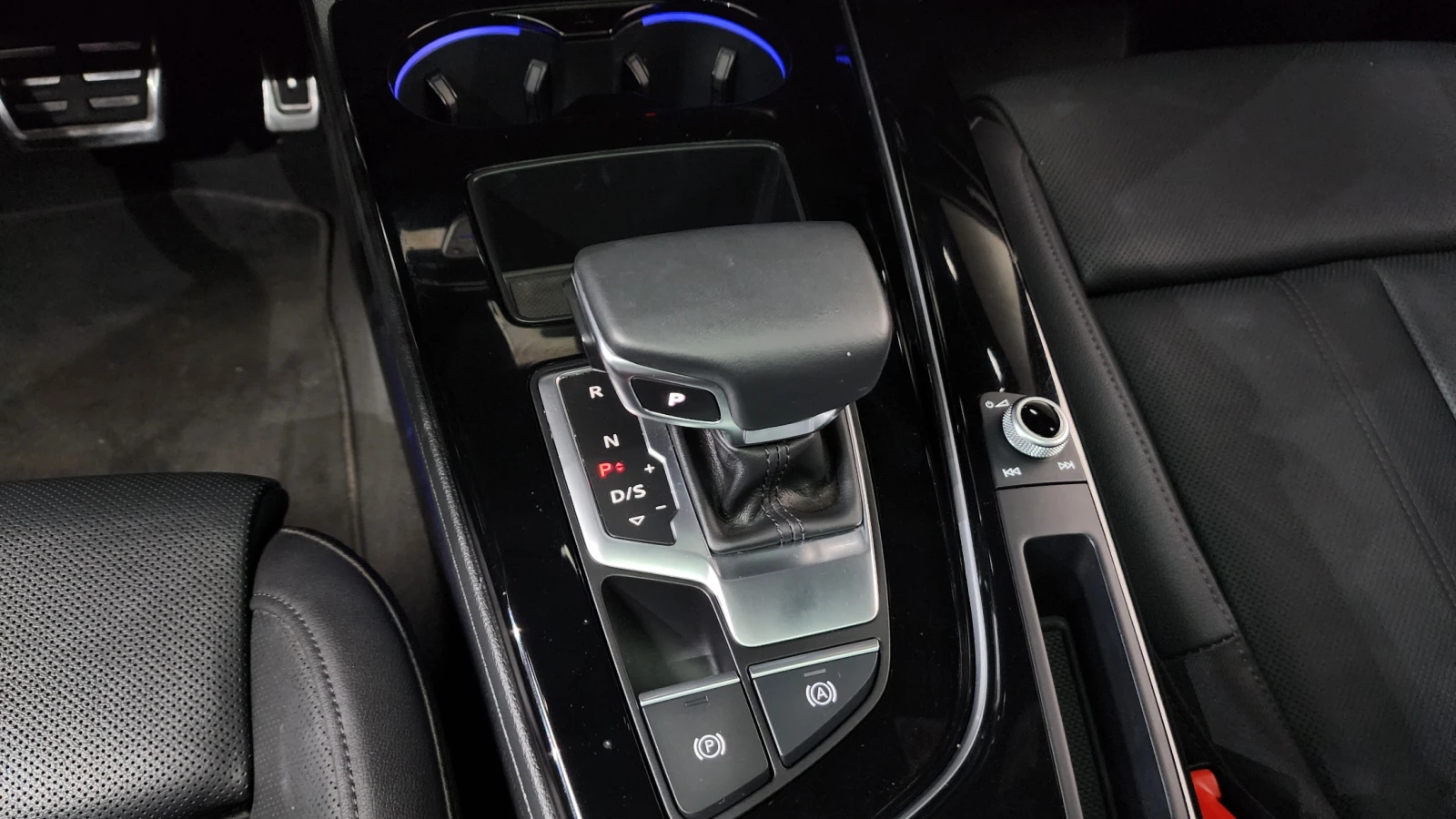 Audi A5 40 TFSI quattro* BLIND SPOT* HUD* ЛЮК* КРАЙНА ЦЕНА, снимка 9 - Автомобили и джипове - 55336589
