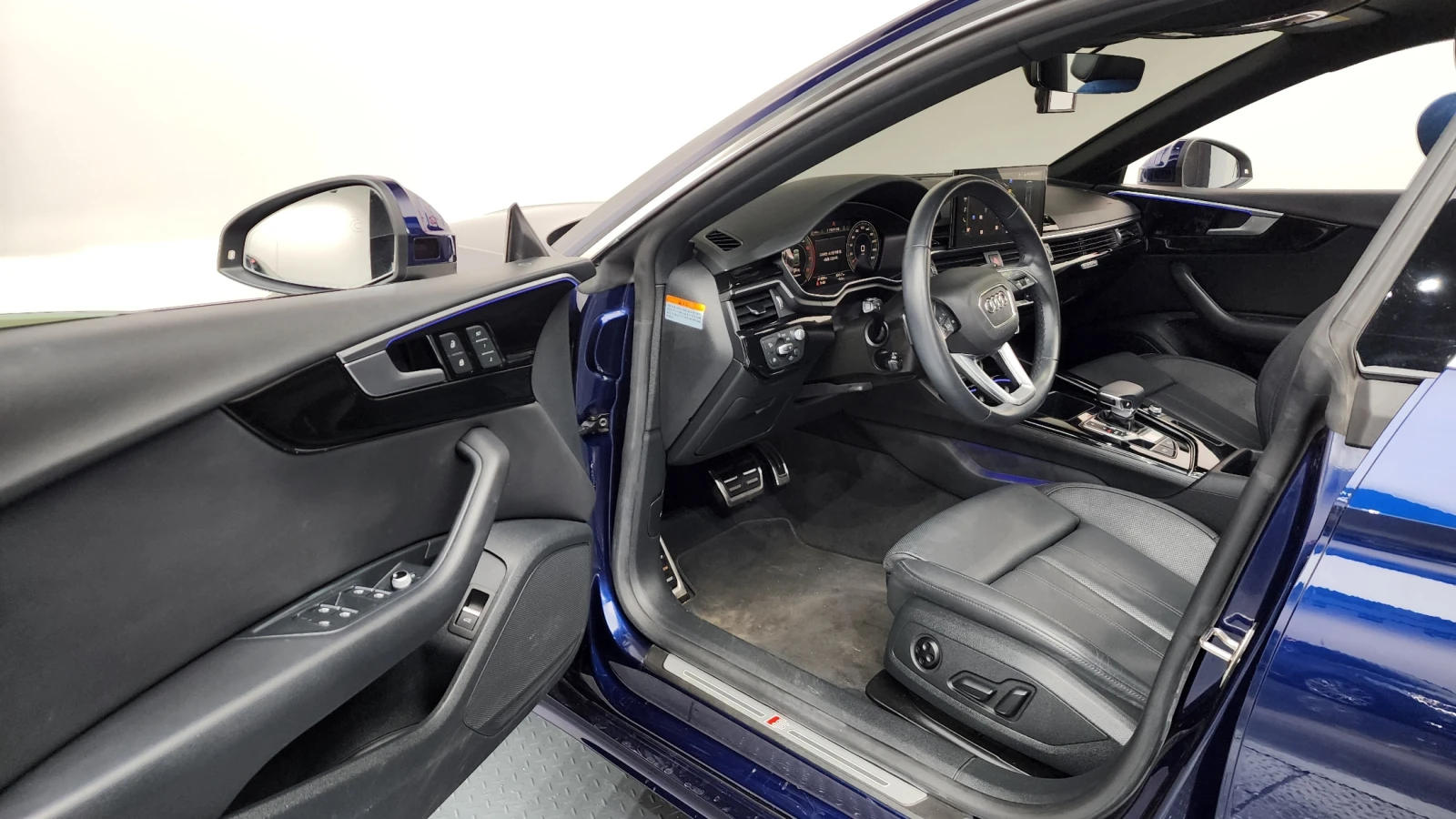 Audi A5 40 TFSI quattro* BLIND SPOT* HUD* ЛЮК* КРАЙНА ЦЕНА, снимка 10 - Автомобили и джипове - 55336589