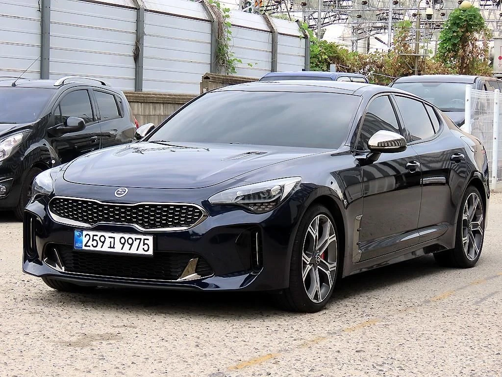 Kia Stinger 3.3* TURBO* ПОДГРЕВ* ОБДУХВАНЕ* КАМЕРА* КЕЙЛЕС* , снимка 3 - Автомобили и джипове - 56234177