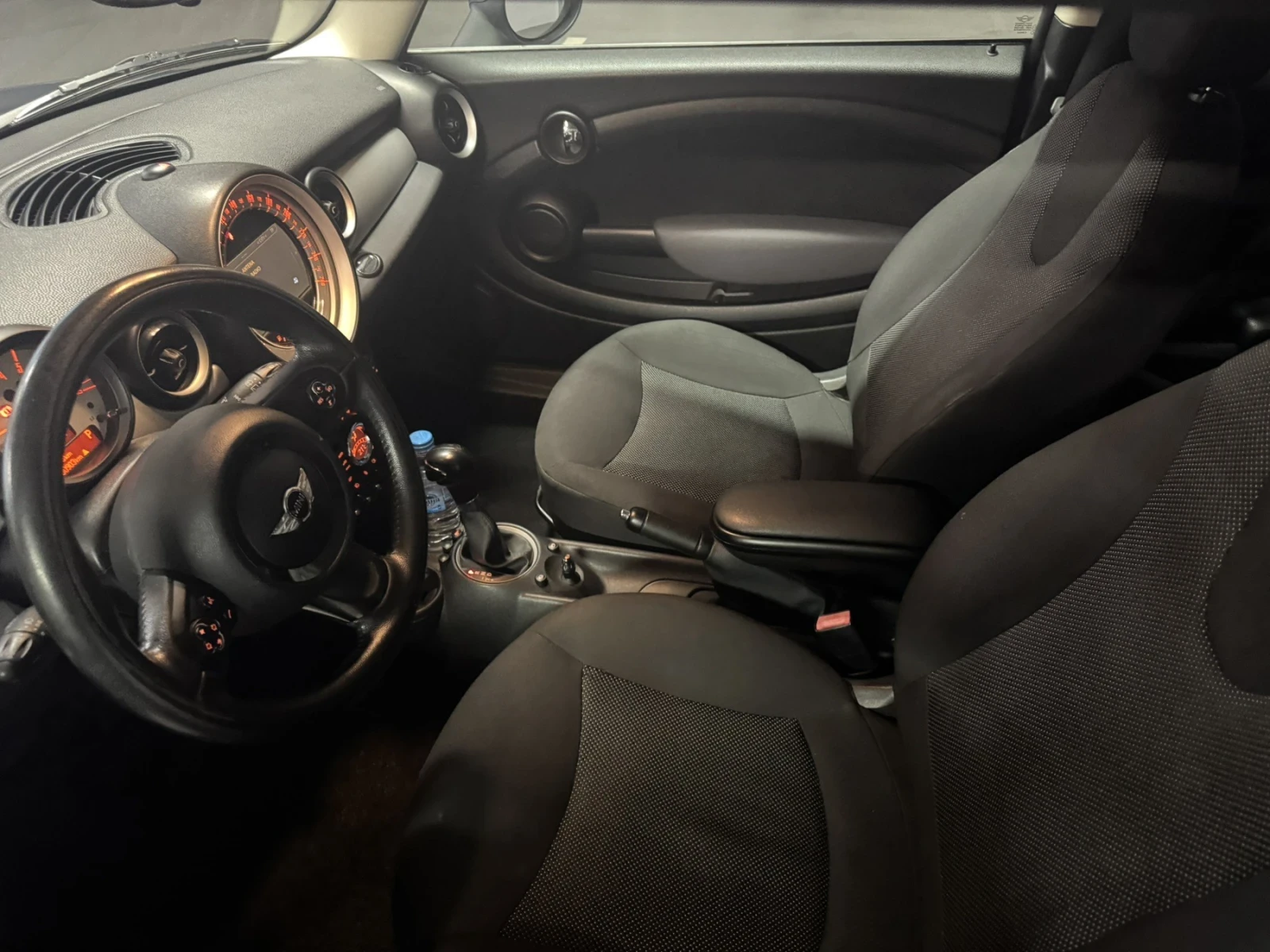 Mini Cooper 1.6 бензин * Напълно обслужен * Всичко платено, снимка 11 - Автомобили и джипове - 56252923