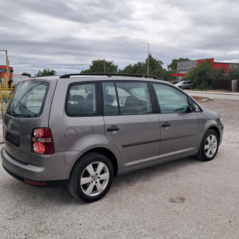 VW Touran 1.9ТDI, снимка 4 - Автомобили и джипове - 52325300