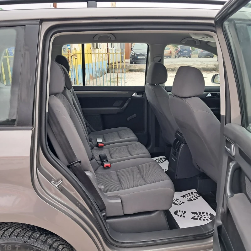 VW Touran 1.9ТDI, снимка 11 - Автомобили и джипове - 52325300