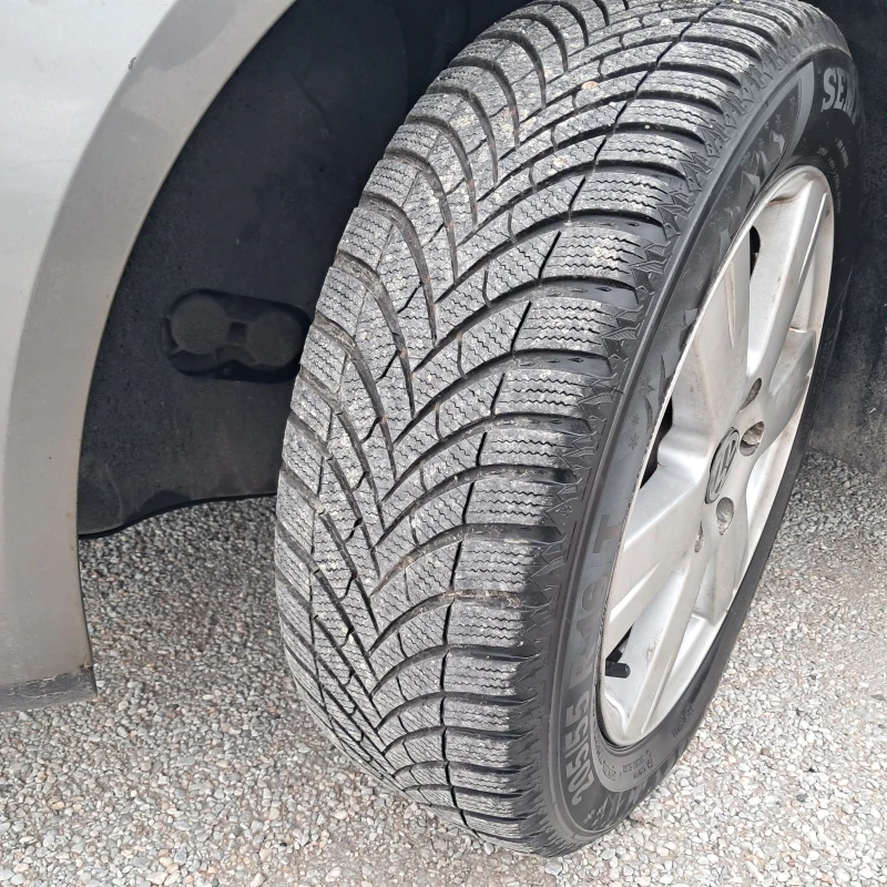 VW Touran 1.9ТDI, снимка 14 - Автомобили и джипове - 52325300