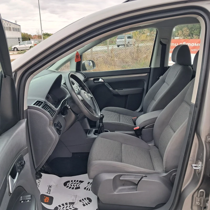 VW Touran 1.9ТDI, снимка 8 - Автомобили и джипове - 52325300