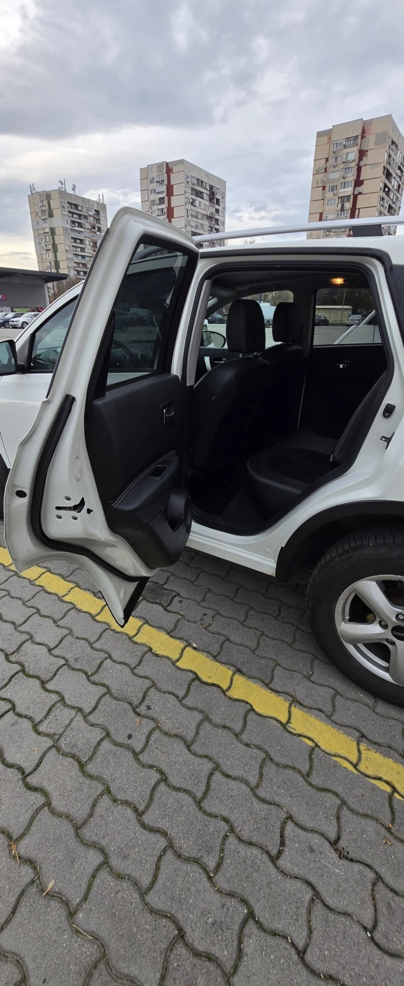 Nissan Qashqai   1.6DCI /131к.с 4Х4/НАВИГАЦИЯ/КАМЕРА-360/ПАН0РАМА, снимка 3 - Автомобили и джипове - 52563738