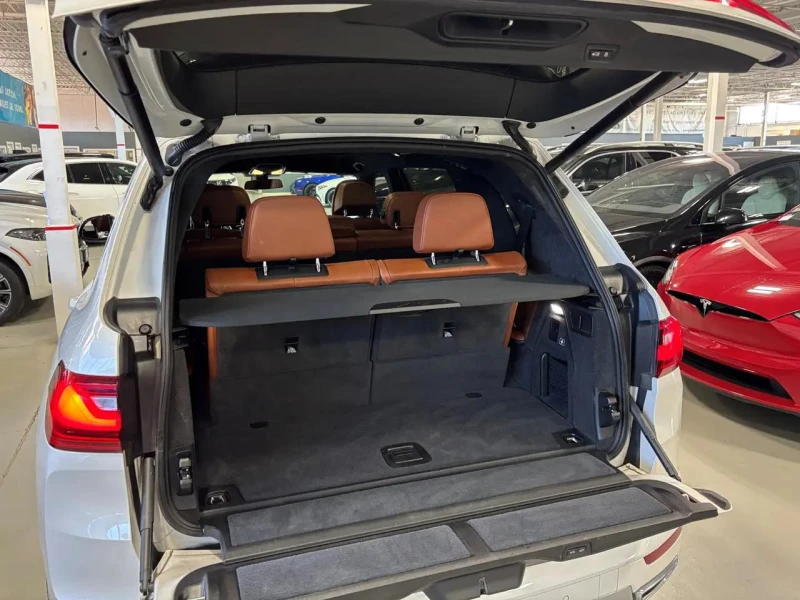 BMW X7 * INDIVIDUAL* 360CAM* DISTRONIC* PANO* , снимка 6 - Автомобили и джипове - 53494906