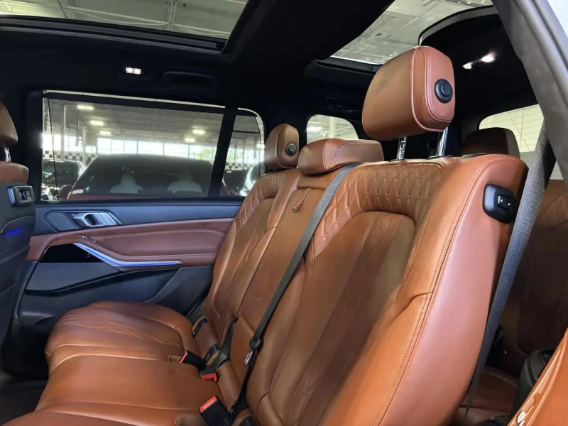 BMW X7 * INDIVIDUAL* 360CAM* DISTRONIC* PANO* , снимка 11 - Автомобили и джипове - 53494906