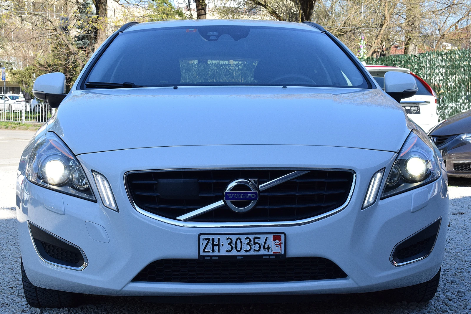 Volvo XC60 2.4/D5/225к.с/ШВЕЙЦАРИЯ-LUX/ДИСТРОНИК/BLISS/LANE , снимка 2 - Автомобили и джипове - 54101334