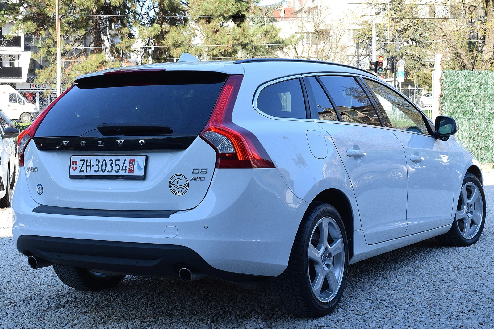 Volvo XC60 2.4/D5/225к.с/ШВЕЙЦАРИЯ-LUX/ДИСТРОНИК/BLISS/LANE , снимка 4 - Автомобили и джипове - 54101334