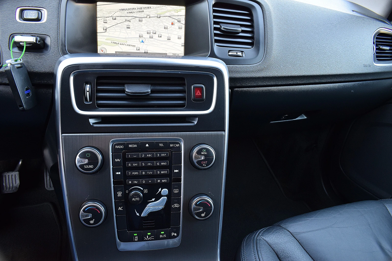 Volvo XC60 2.4/D5/225к.с/ШВЕЙЦАРИЯ-LUX/ДИСТРОНИК/BLISS/LANE , снимка 10 - Автомобили и джипове - 54101334