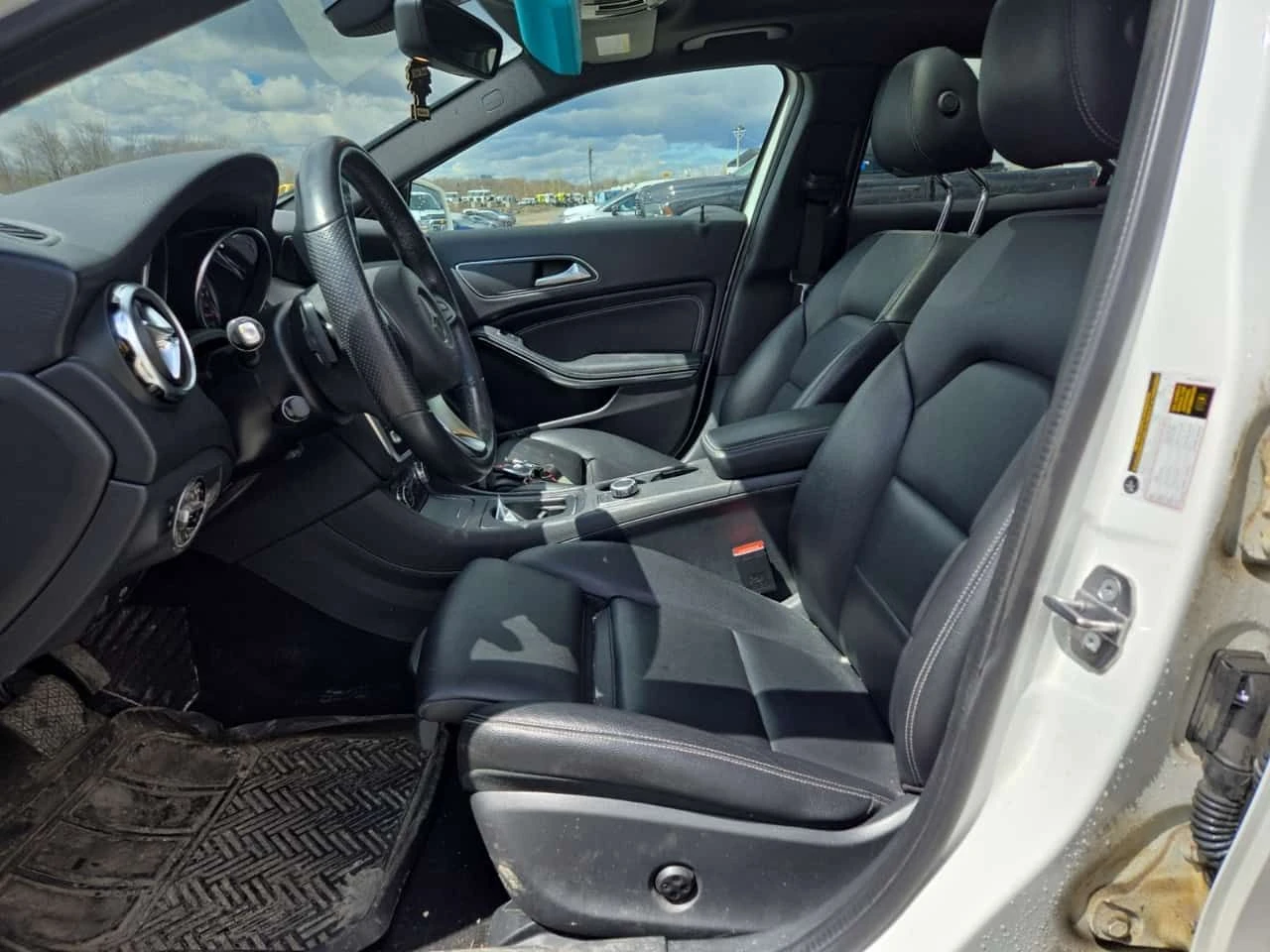 Mercedes-Benz GLA * 250 * 2 КЛЮЧА * ПАНОРАМА * ПОДГРЕВ * , снимка 9 - Автомобили и джипове - 54518369